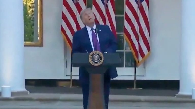 Donald Trump’ın Beyaz Saray’da kuşu drone sanıp panik yaşadığı anlar