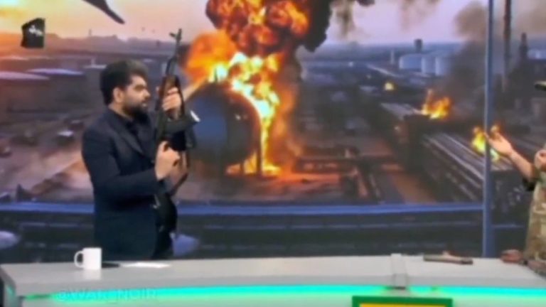 İran televizyonlarında silah kullanımı anlatıldı: ABD ile gerilim sürüyor