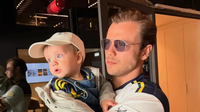 Tolga Sarıtaş’tan mutlu aile pozu: Oğlu Ali ilk kez görüntülendi